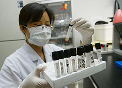 河南省DNA亲子鉴定正规的机构在哪有，河南省正规的DNA亲子鉴定机构费用是多少